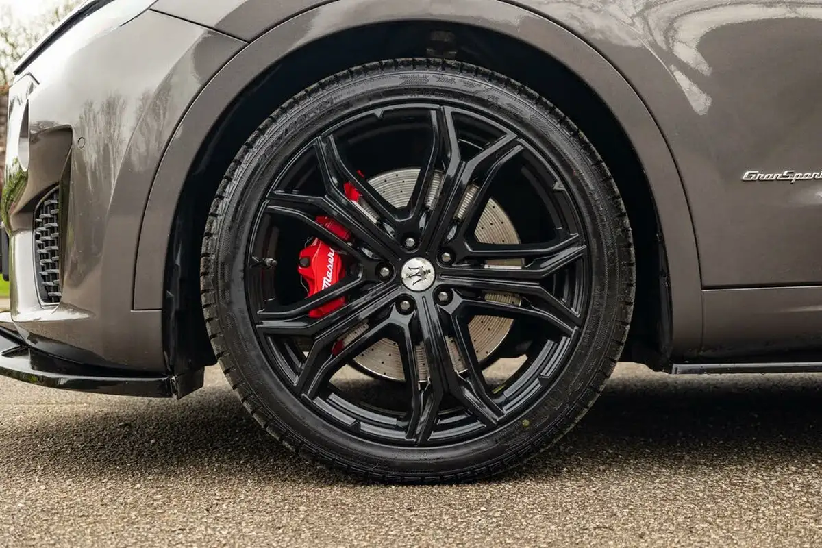 2021-maserati-levante-30-gransport-big-33