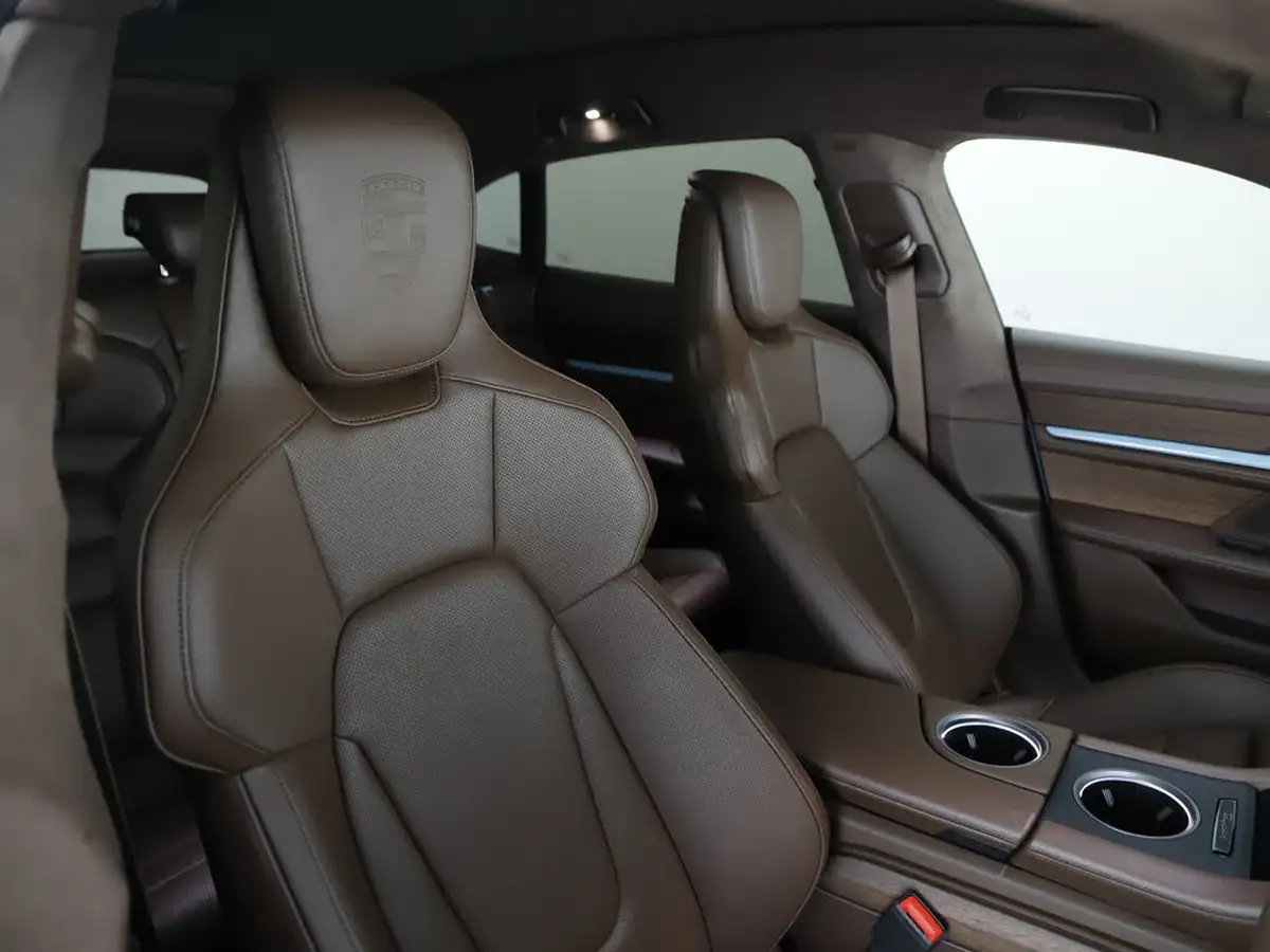 2023-porsche-taycan-e-gts-sport-turismo-big-13