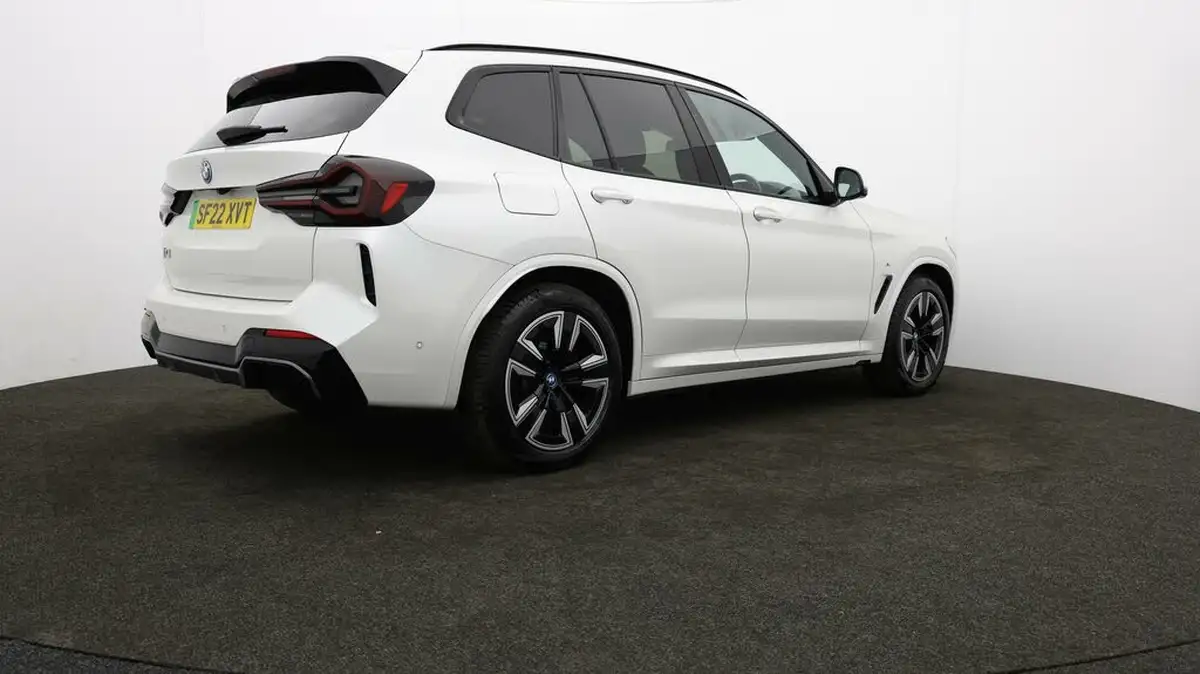 2022-bmw-ix3-e-m-sport-big-25