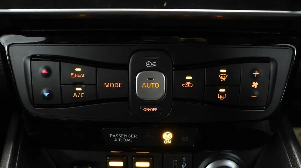 2021-nissan-leaf-e-tekna-big-11