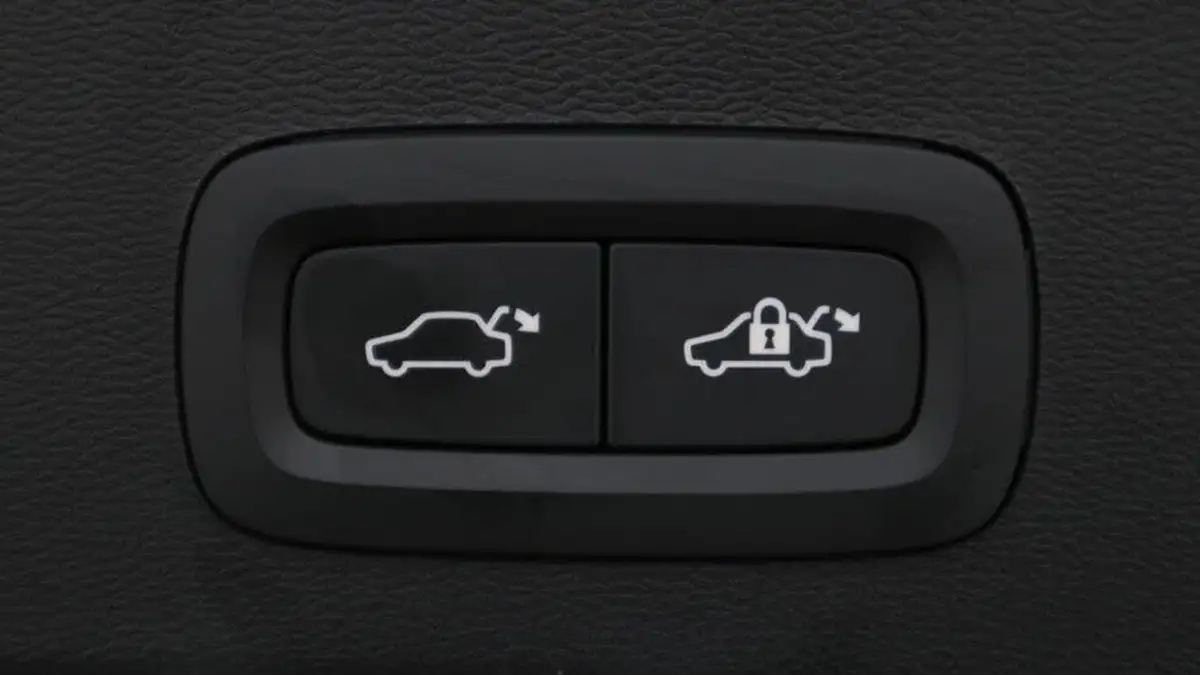2024-volvo-xc40-20-b3-plus-big-15