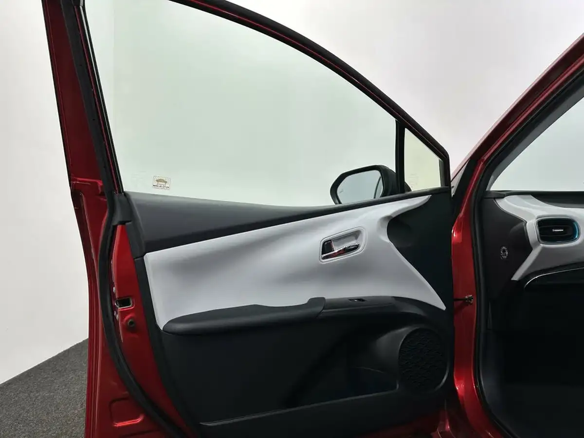 2018-toyota-prius-18-vvt-i-business-edition-plus-ss-big-37