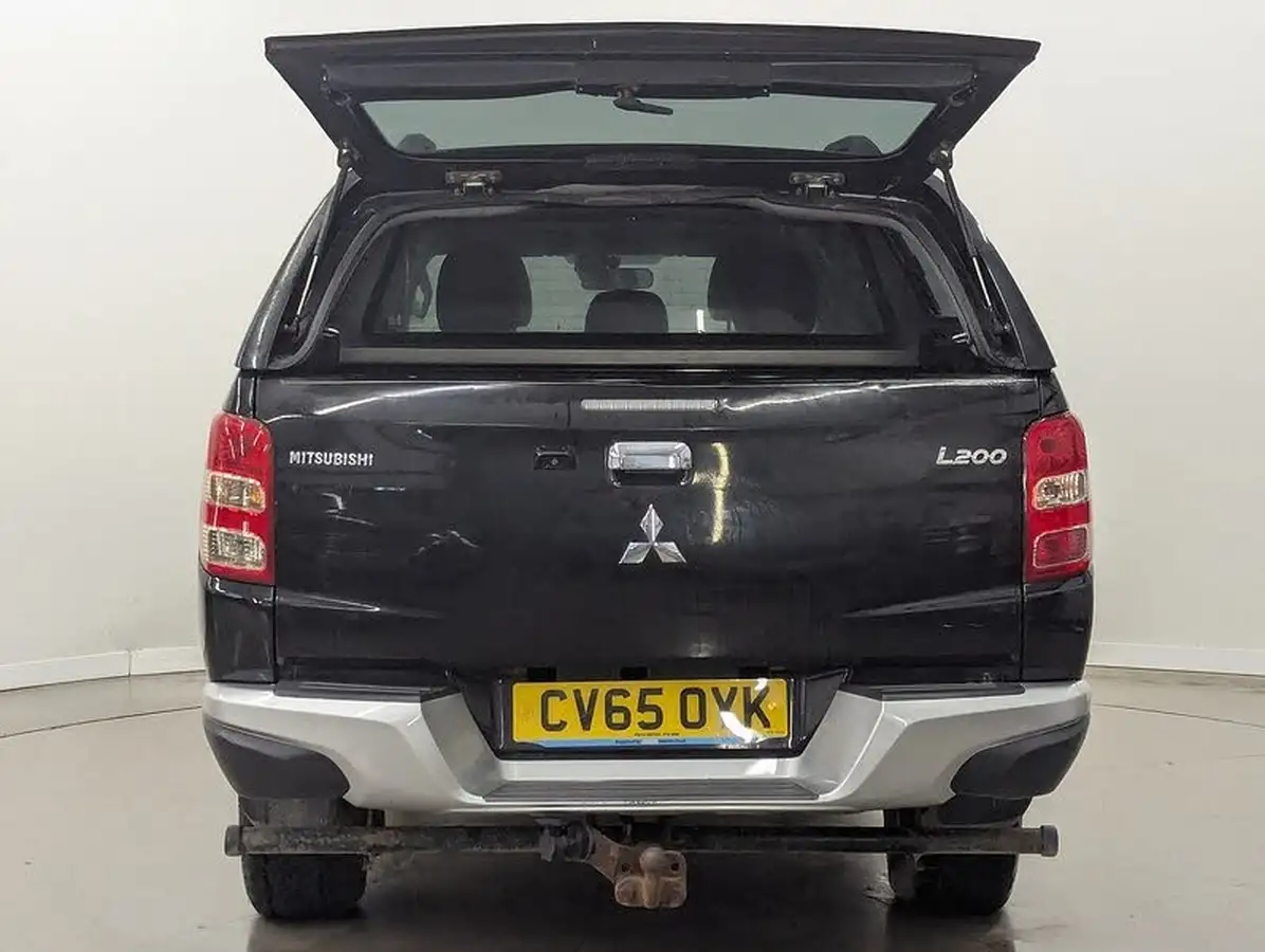 2015-mitsubishi-l200-24di-d-warrior-auto-big-9
