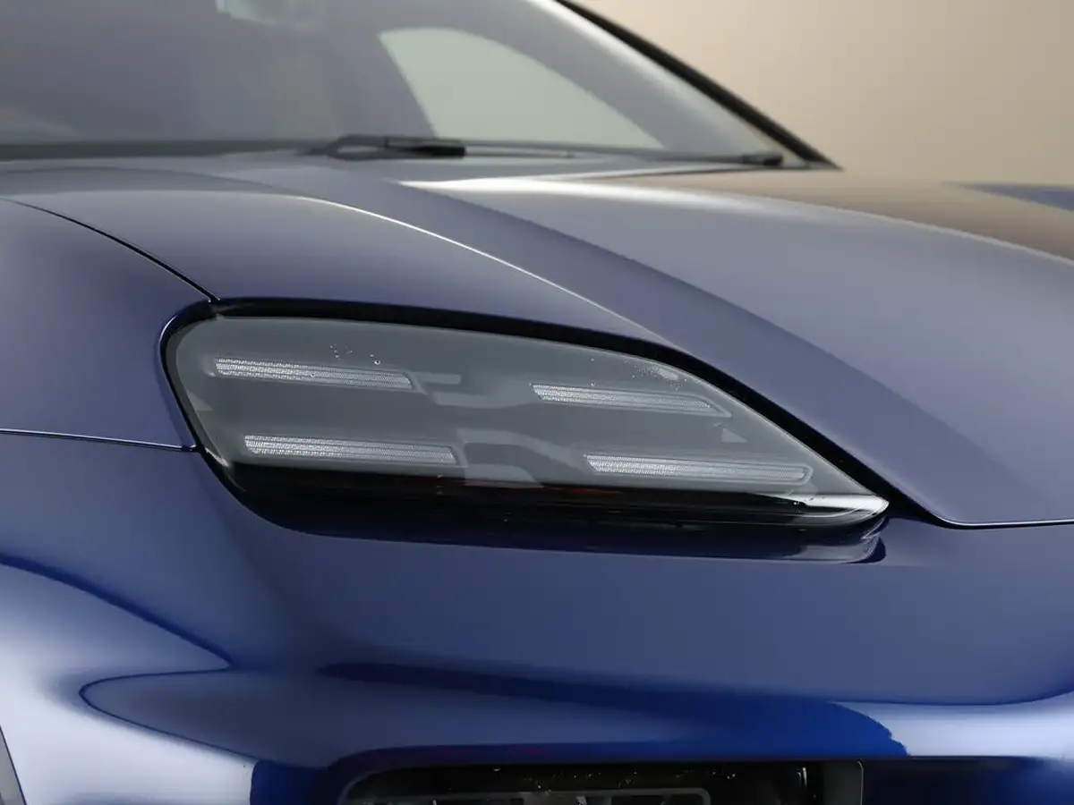 2025-porsche-macan-e-electric-big-39