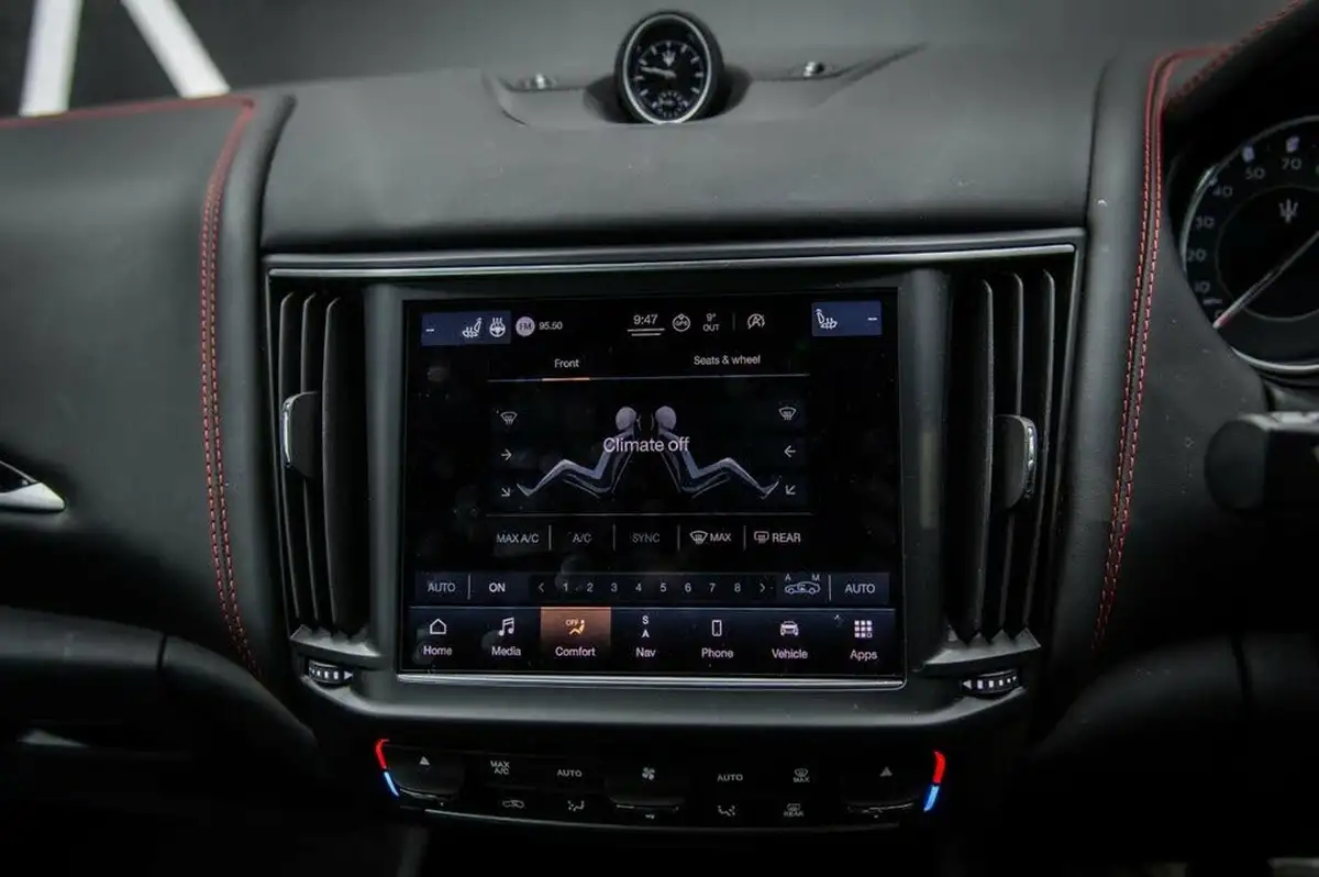 2021-maserati-levante-30-gransport-big-19