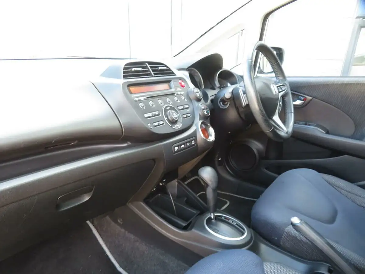 2013-honda-jazz-14-ex-cvt-big-15