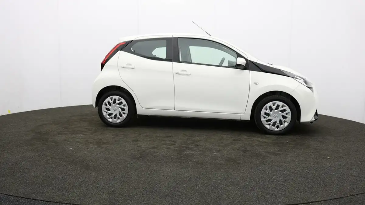 2020-toyota-aygo-10-vvt-i-x-play-big-32