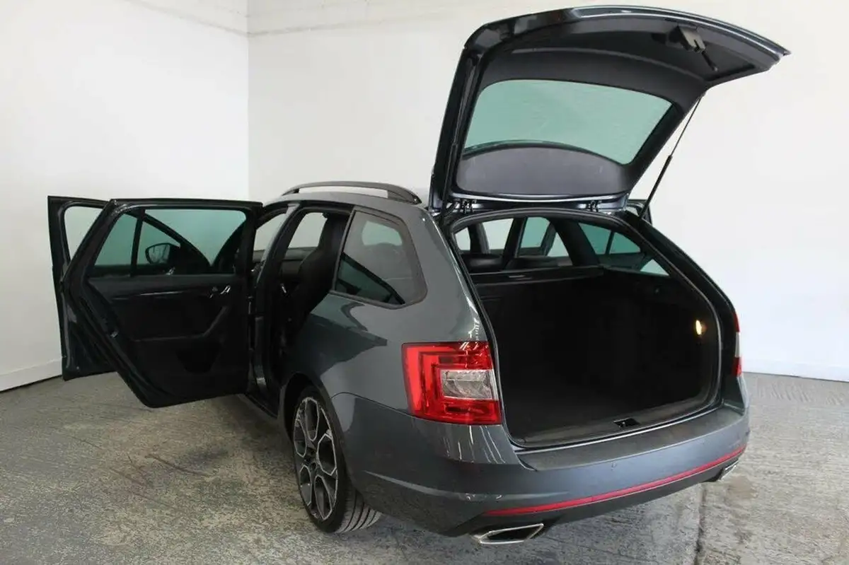 2015-skoda-octavia-20tdi-vrs-estate-big-14