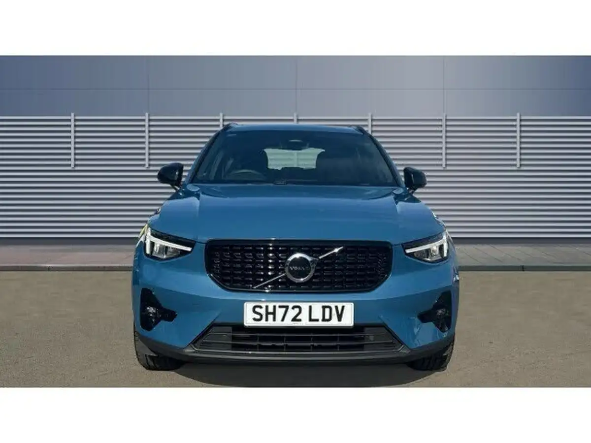 2022-volvo-xc40-20-b3-plus-big-2