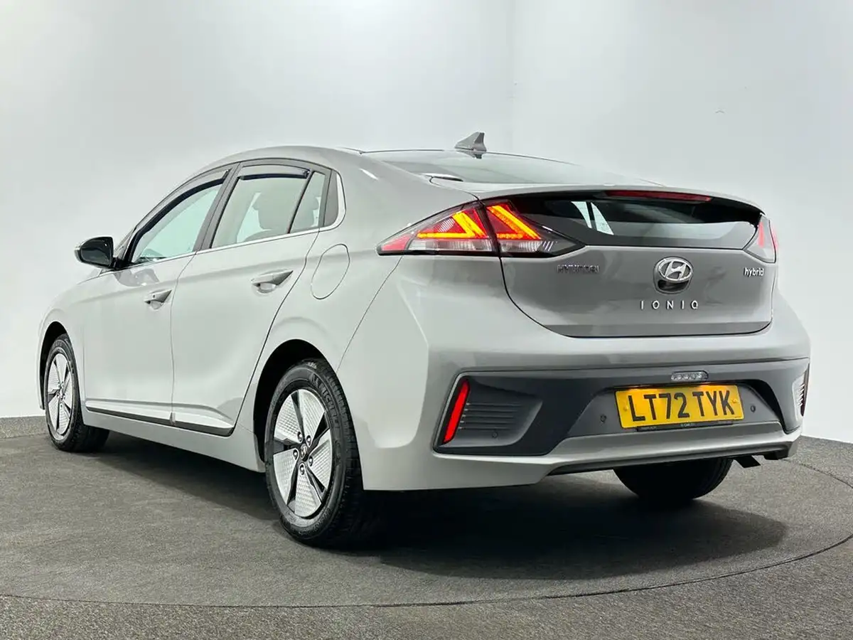 2022-hyundai-ioniq-16-gdi-premium-hybrid-big-47