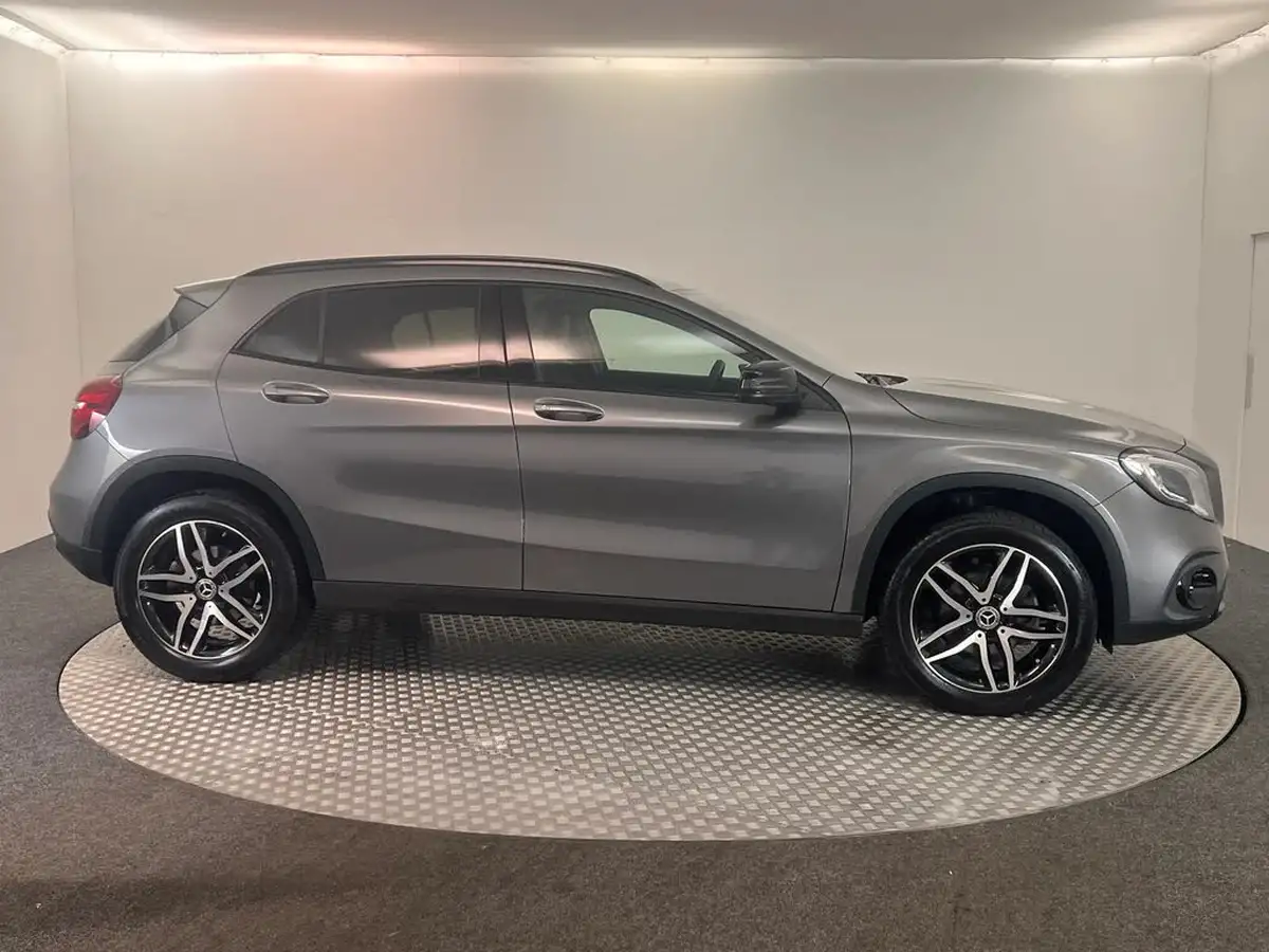 2020-mercedes-benz-gla-class-16-gla-180-urban-edition-7g-dct-big-4