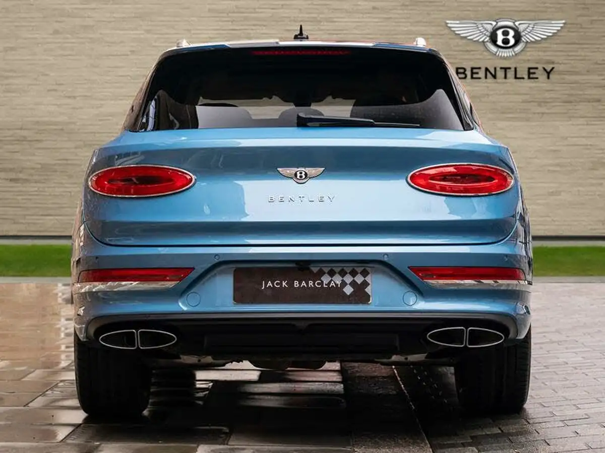 2022-bentley-bentayga-40-v8-big-10