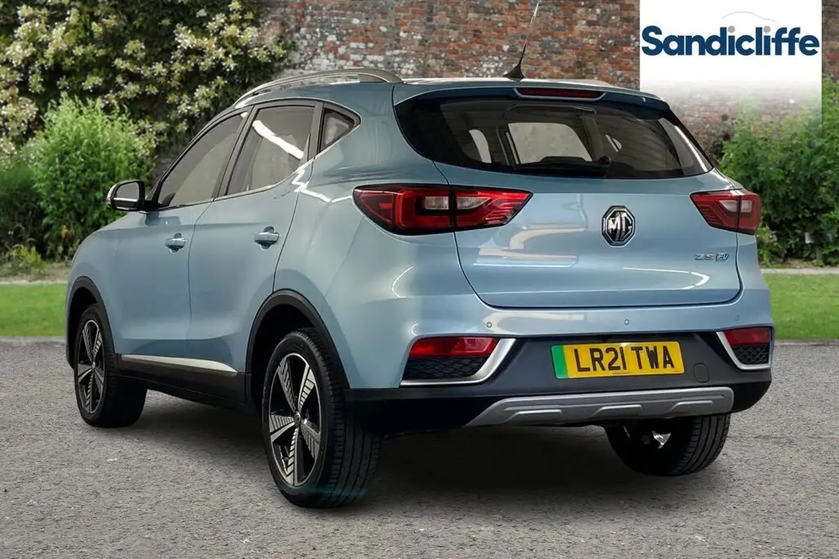 2021-mg-zs-suv-e-exclusive-ev-big-5