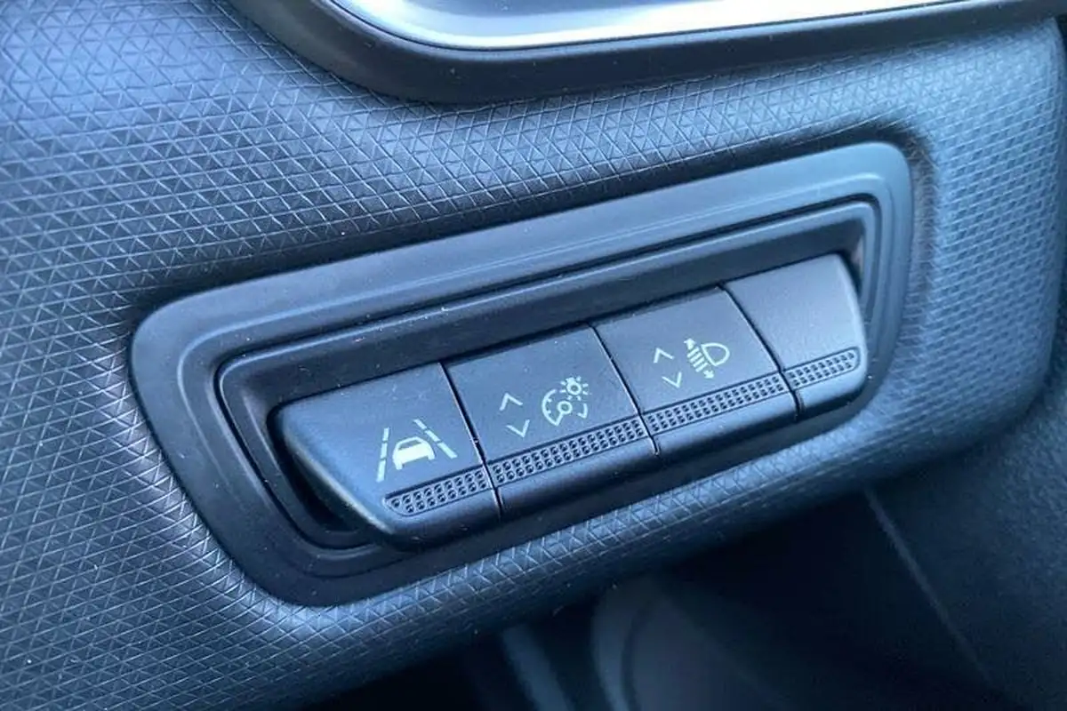 2022-renault-clio-10-tce-iconic-edition-big-35