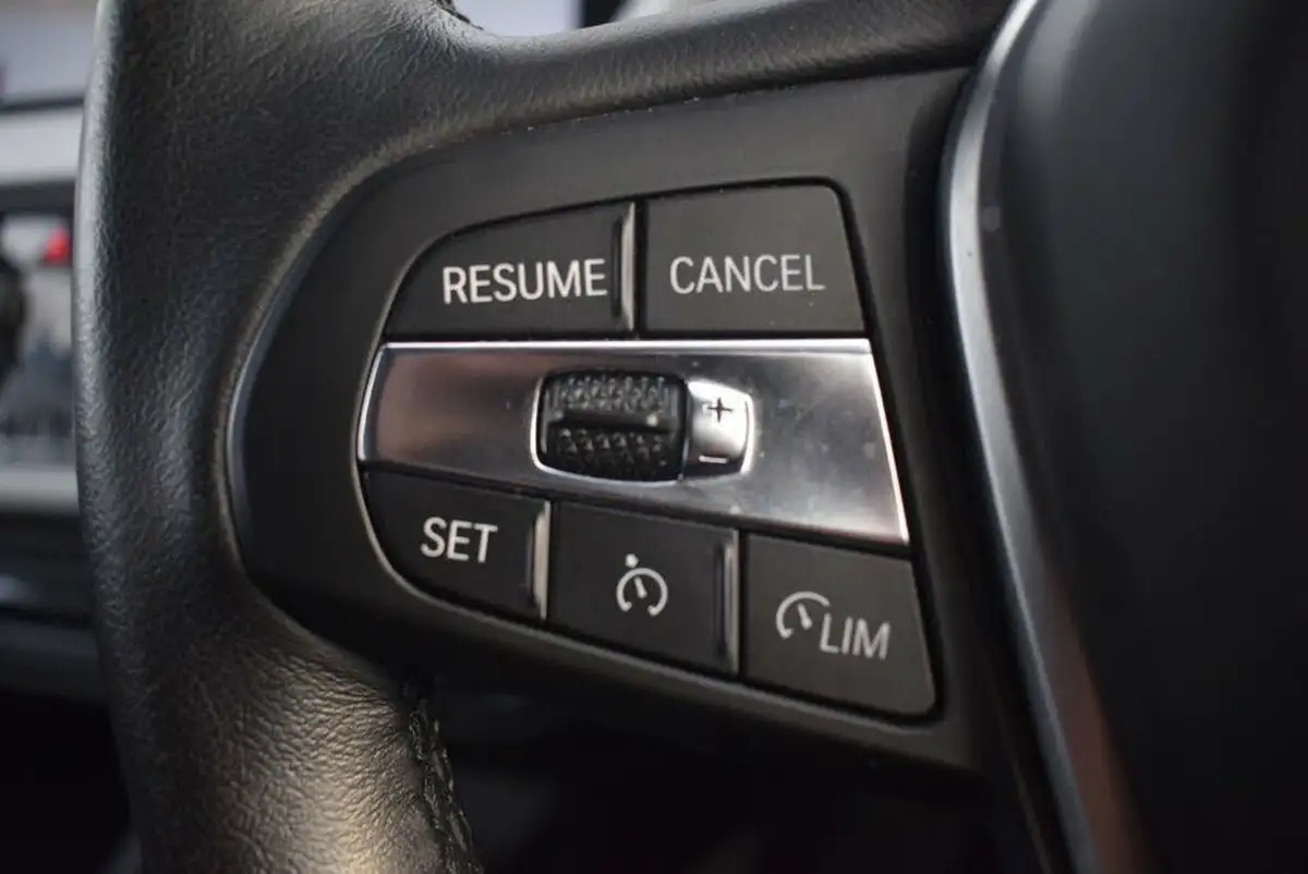 2021-bmw-1-series-15-118i-se-lcp-big-21