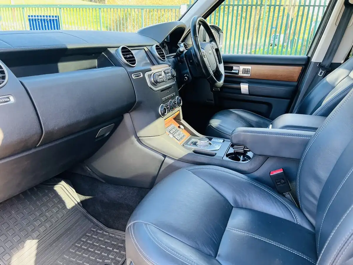 2016-land-rover-discovery-4-30-sd-v6-hse-big-4