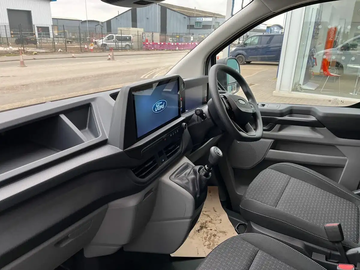 2025-ford-transit-custom-big-6