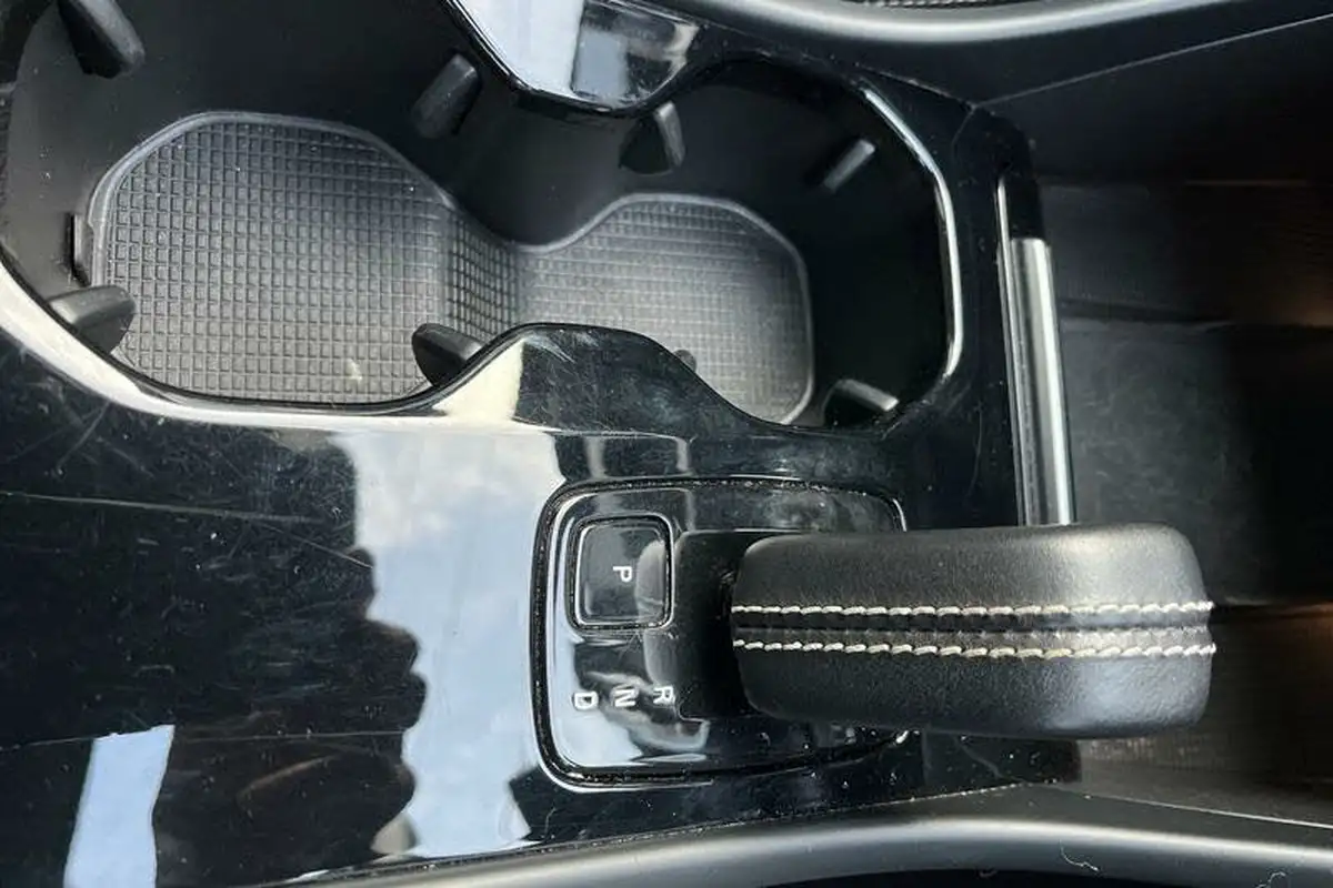 2021-volvo-xc40-e-p8-first-edition-big-39