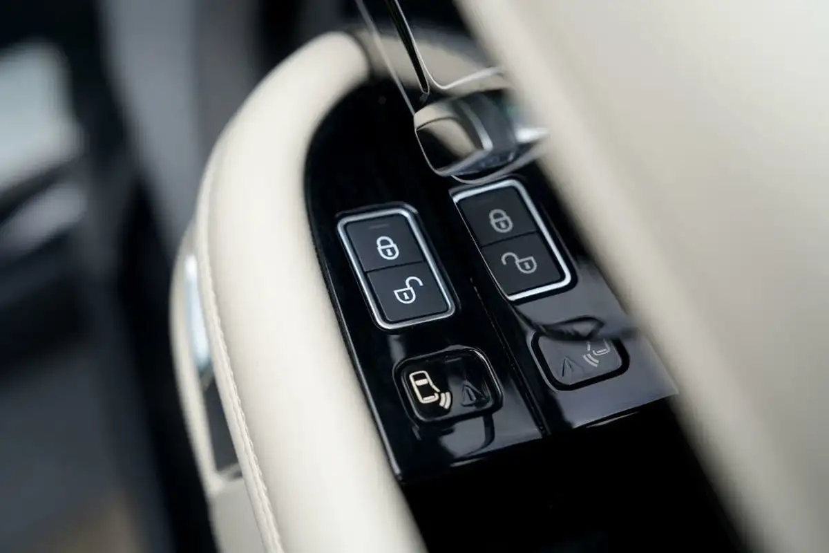 2020-land-rover-range-rover-44-sdv8-vogue-big-41