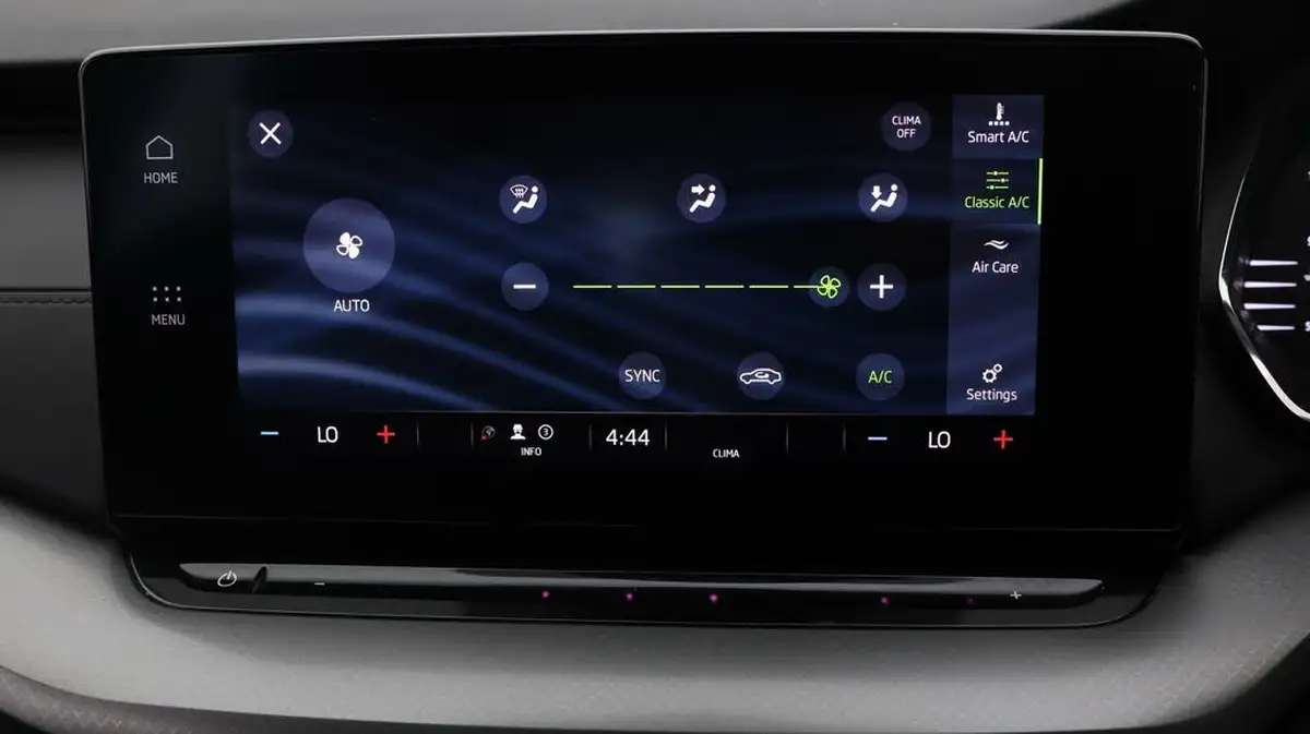 2021-skoda-octavia-10-tsi-se-technology-estate-big-11