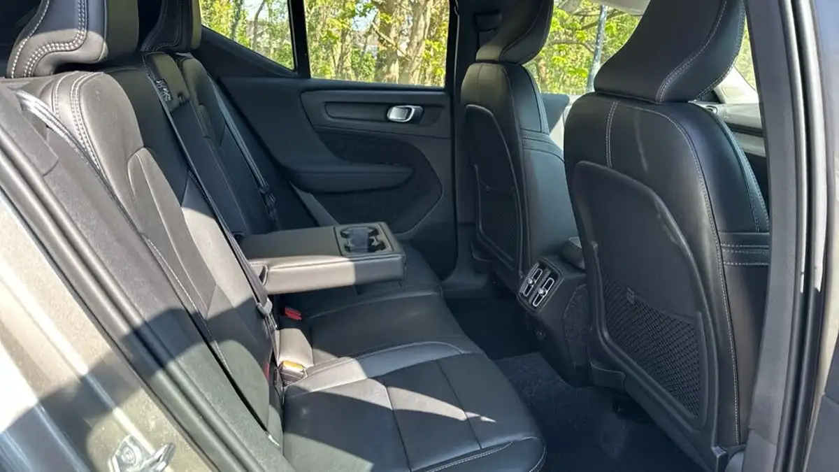 2019-volvo-xc40-20-t4-inscription-awd-big-9