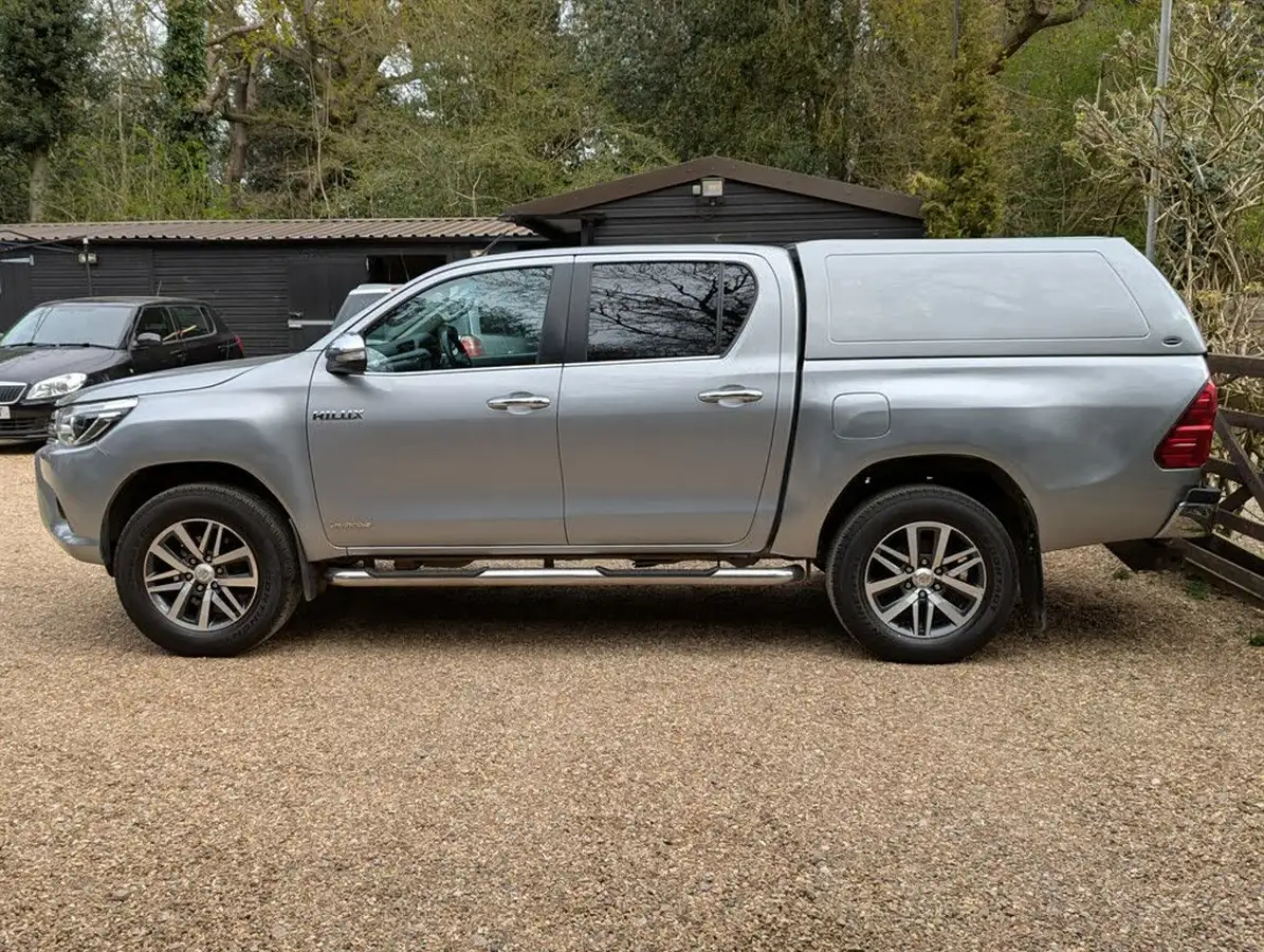 2017-toyota-hi-lux-24d-invincible-auto-big-10