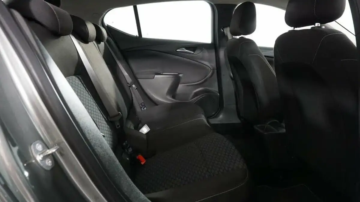 2016-vauxhall-astra-14i-16v-turbo-design-125ps-hatchback-big-18