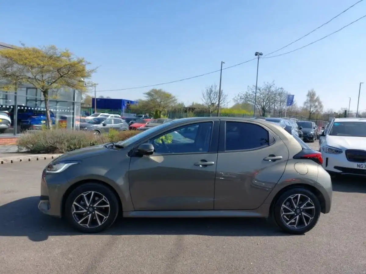2022-toyota-yaris-15-vvt-i-design-big-3