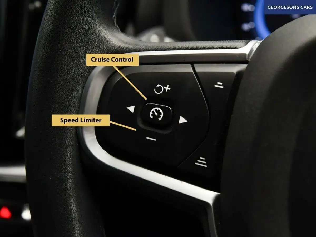 2021-volvo-xc60-20-b5-momentum-big-30
