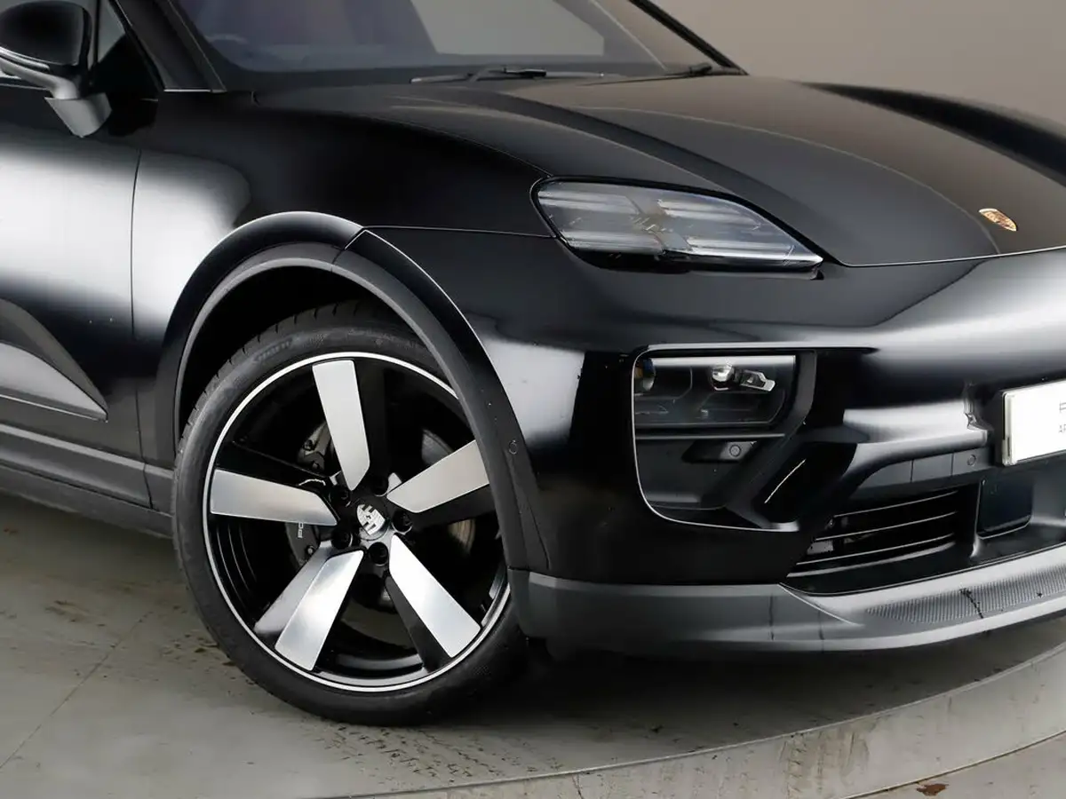 2025-porsche-macan-e-4-electric-big-39