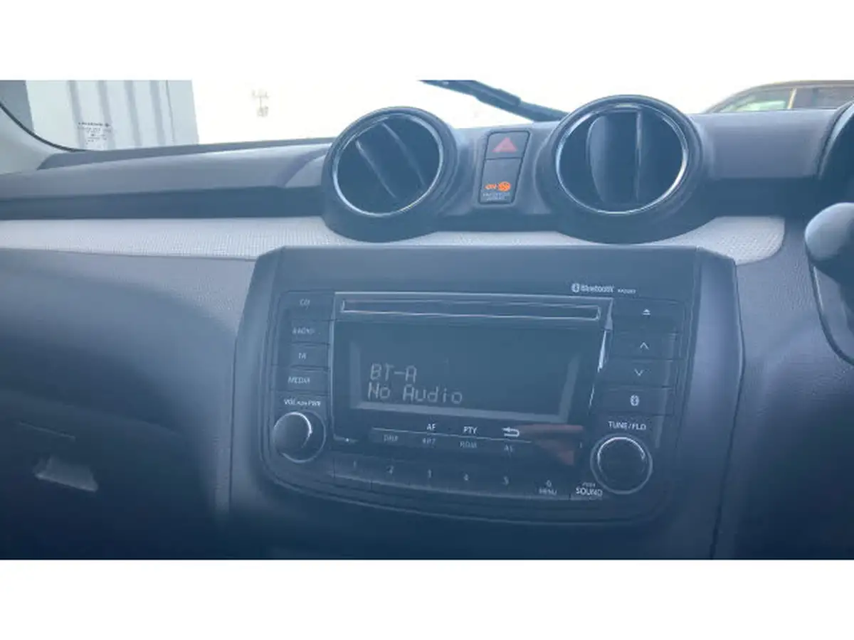 2019-suzuki-swift-12-dualjet-attitude-big-11