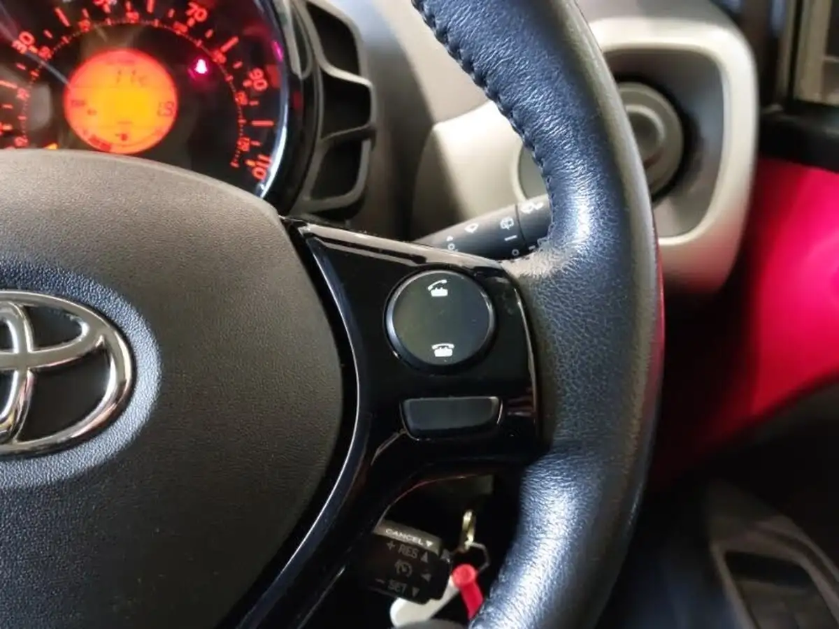 2017-toyota-aygo-10-vvt-i-x-play-71bhp-5d-big-17