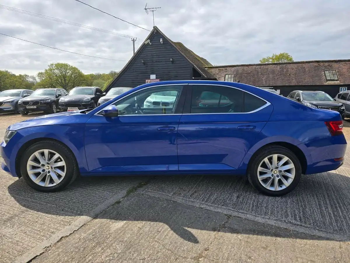2018-skoda-superb-20tdi-scr-se-technology-hatchback-big-4