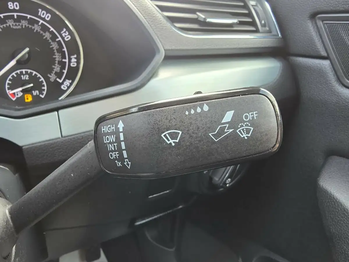 2018-skoda-superb-20tdi-scr-se-technology-hatchback-big-32