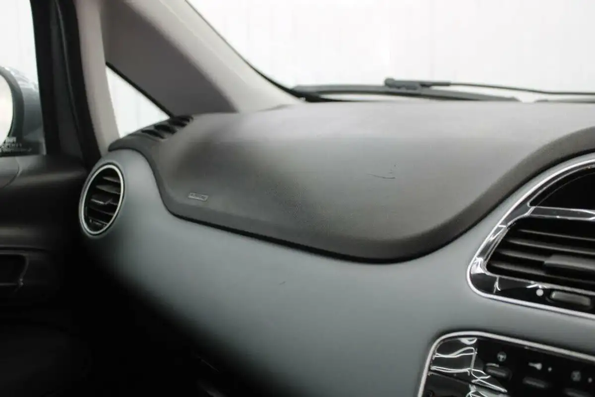2011-fiat-punto-evo-12-active-3d-big-21