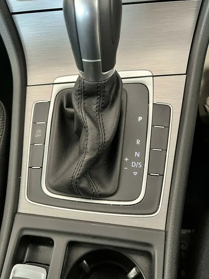 2016-volkswagen-golf-big-17