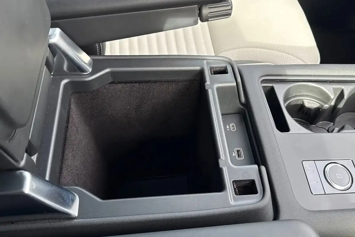 2024-land-rover-discovery-30-d300-dynamic-hse-big-37