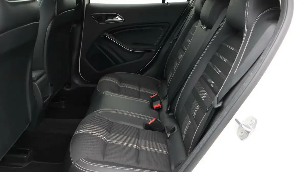 2019-mercedes-benz-gla-class-16-gla-180-urban-edition-ss-7g-dct-big-16
