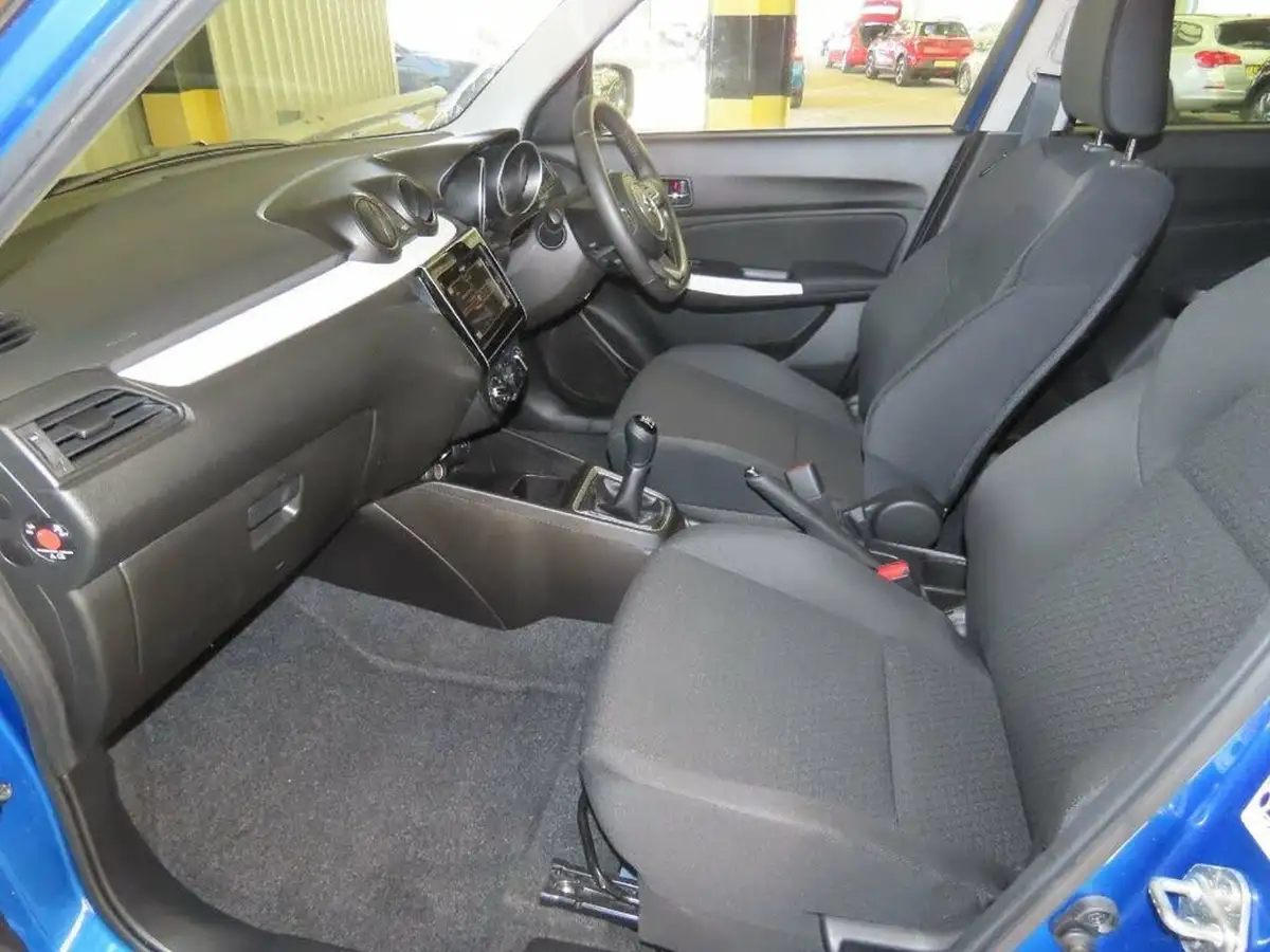 2024-suzuki-swift-12-dualjet-sz-l-big-6