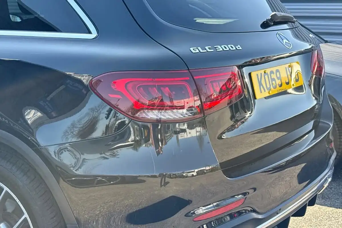 2020-mercedes-benz-glc-class-20d-glc300d-amg-line-premium-plus-station-wagon-5d-big-15