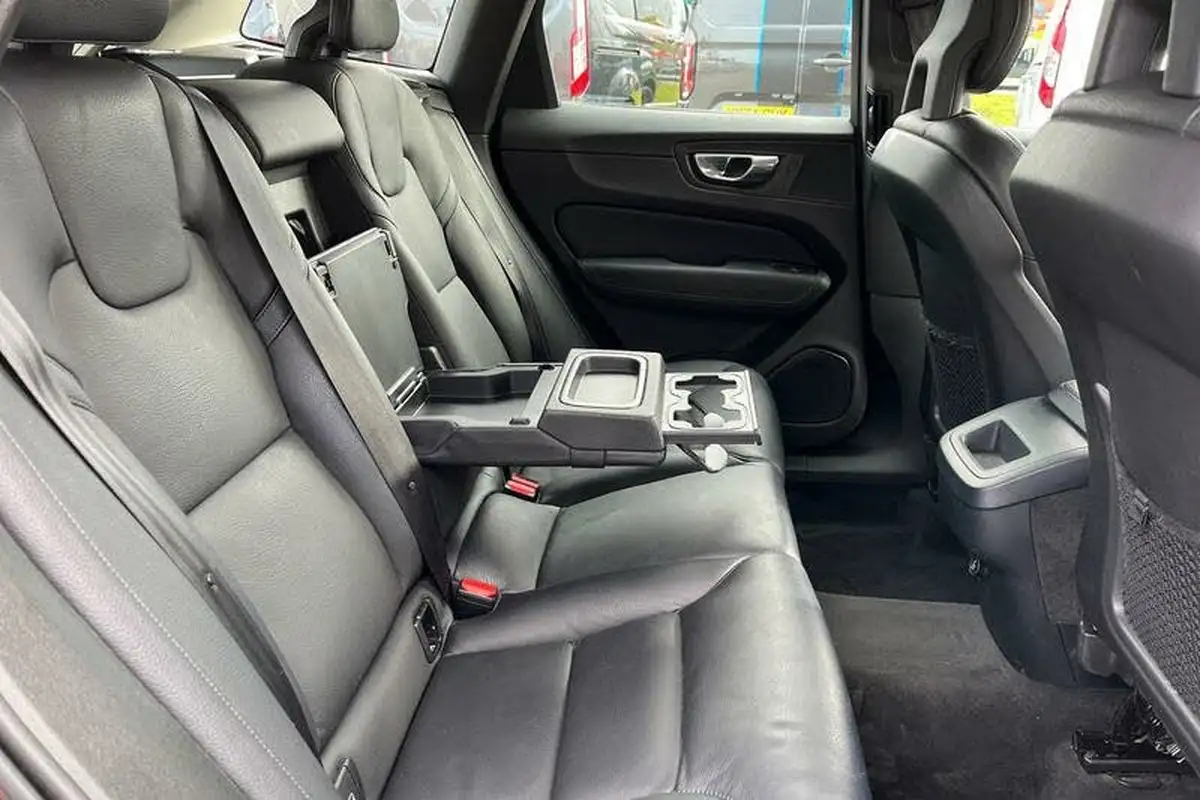 2018-volvo-xc60-20-t5-momentum-pro-250bhp-awd-big-25