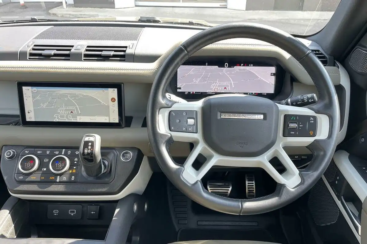 2022-land-rover-110-defender-30-d250-xs-edition-big-18