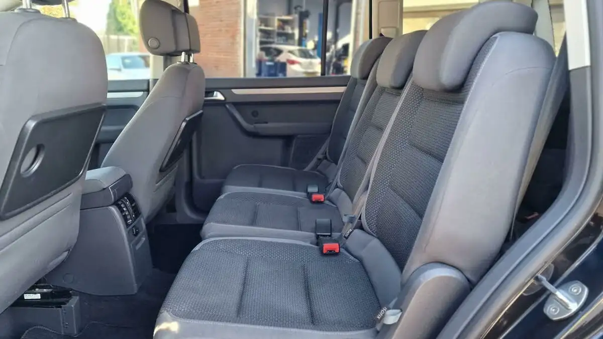 2013-volkswagen-touran-16td-bluemotion-se-dsg-big-13