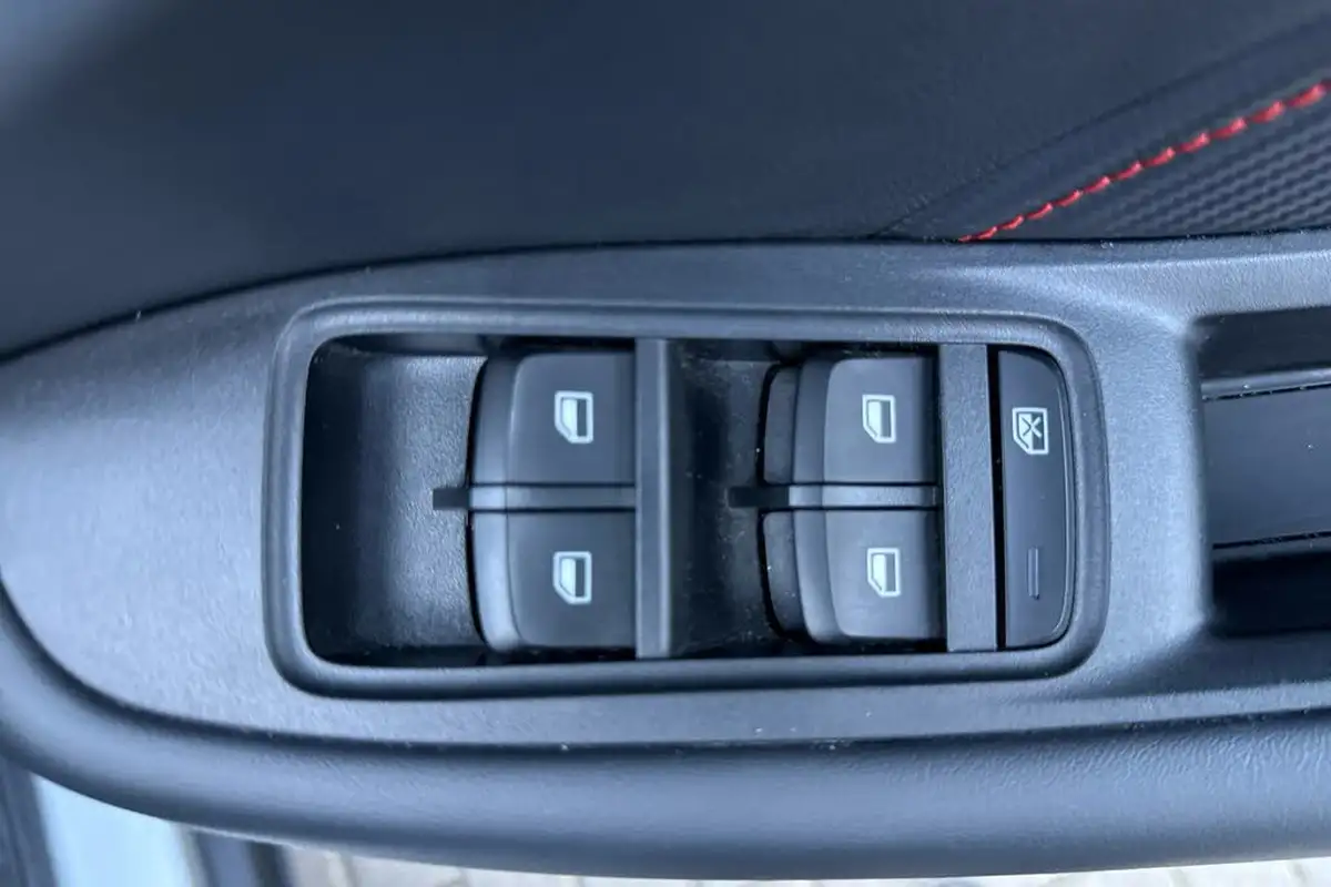 2023-mg-zs-suv-e-trophy-connect-ev-156ps-long-range-big-15