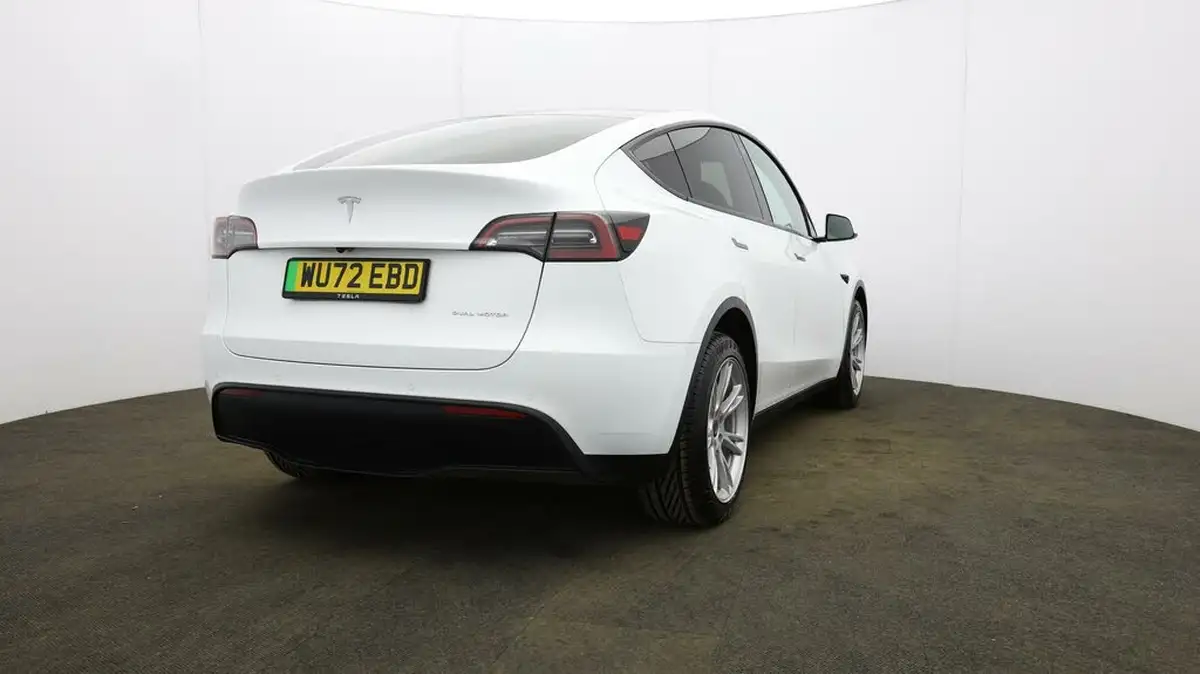 2022-tesla-model-y-e-long-range-big-5