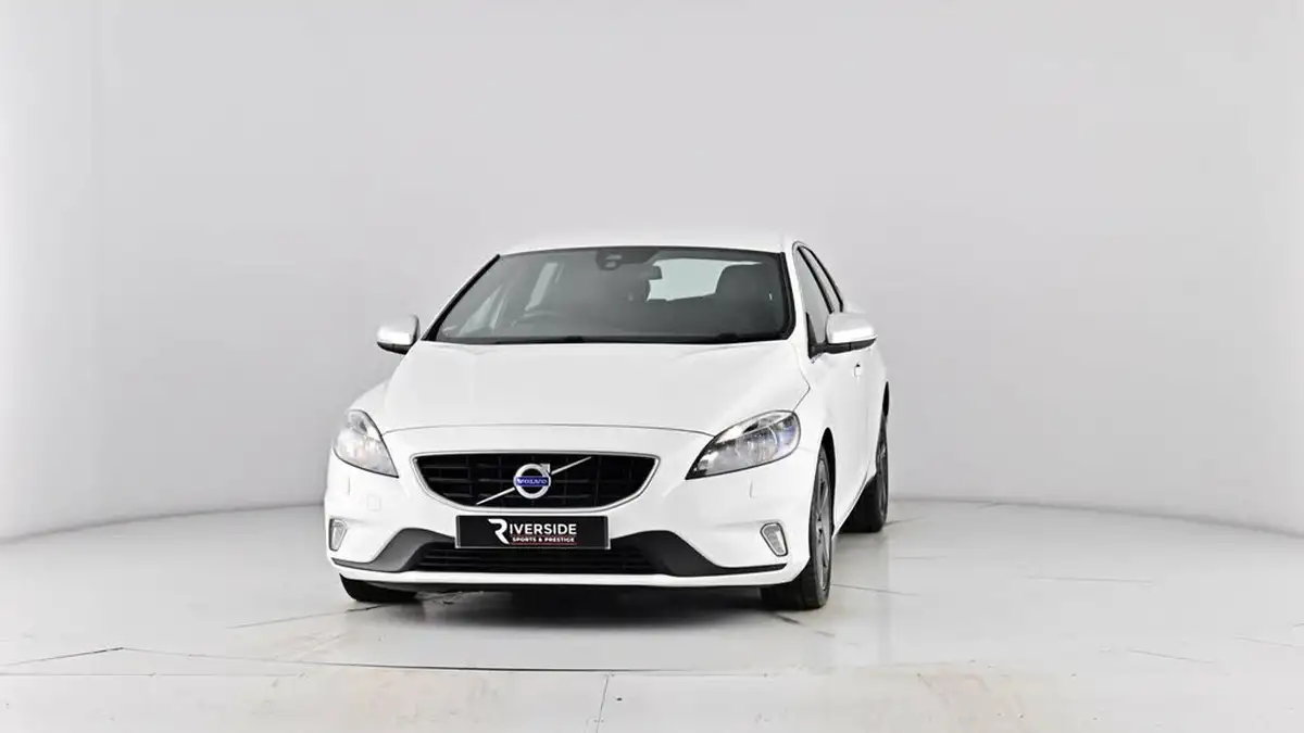 2015-volvo-v40-20td-d2-r-design-big-48