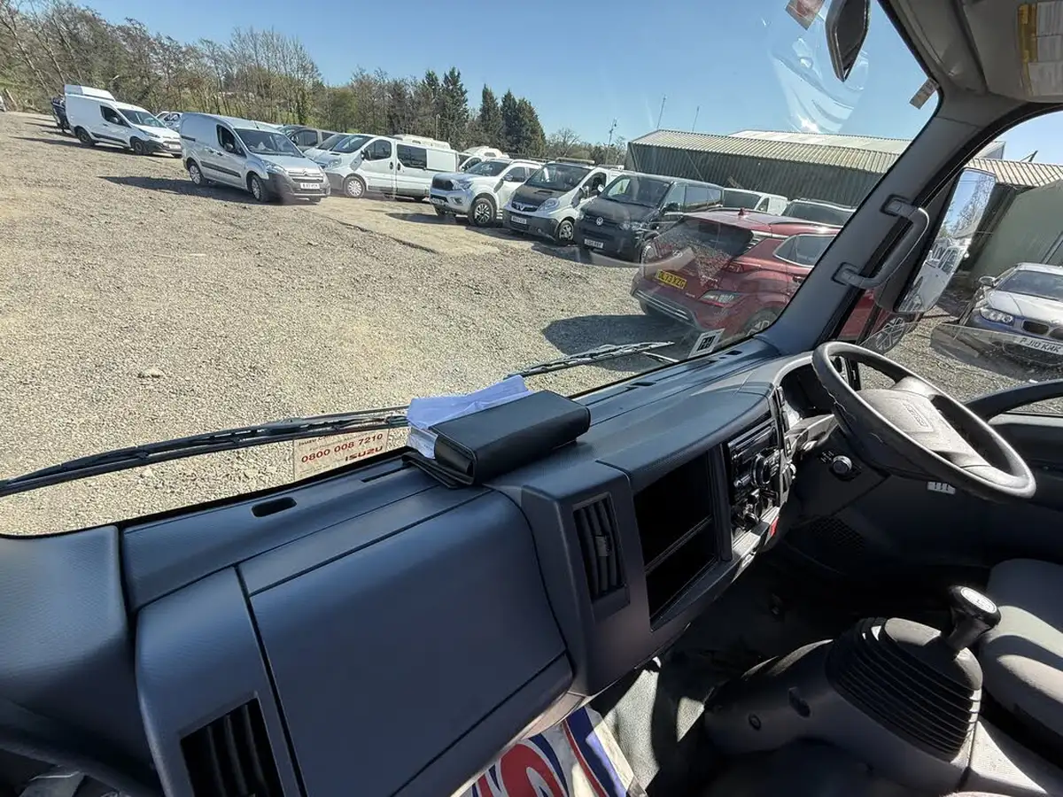 2017-isuzu-truck-n-30td-n35120-s-grafter-dropside-truck-big-10
