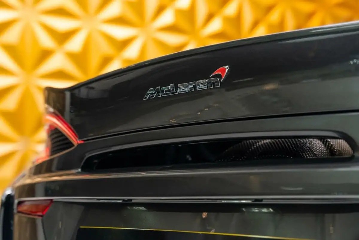 2017-mclaren-570gt-38-big-30
