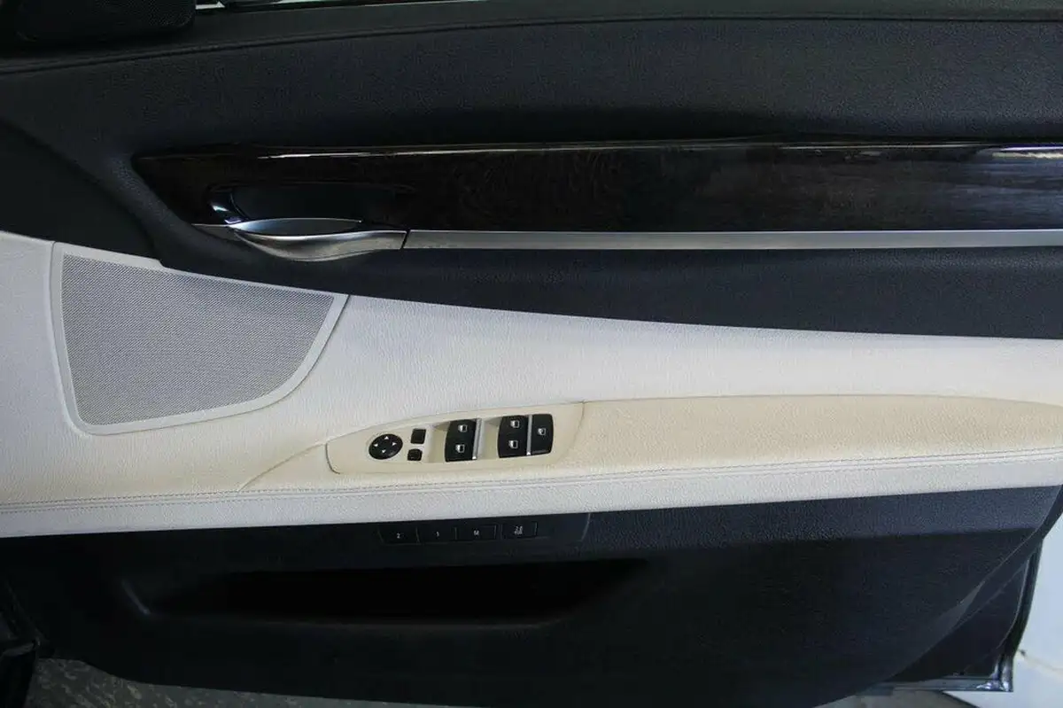 2013-bmw-7-series-30td-730d-m-sport-big-39