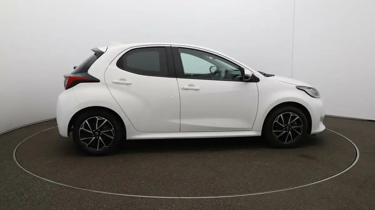 2022-toyota-yaris-15-vvt-i-design-big-42